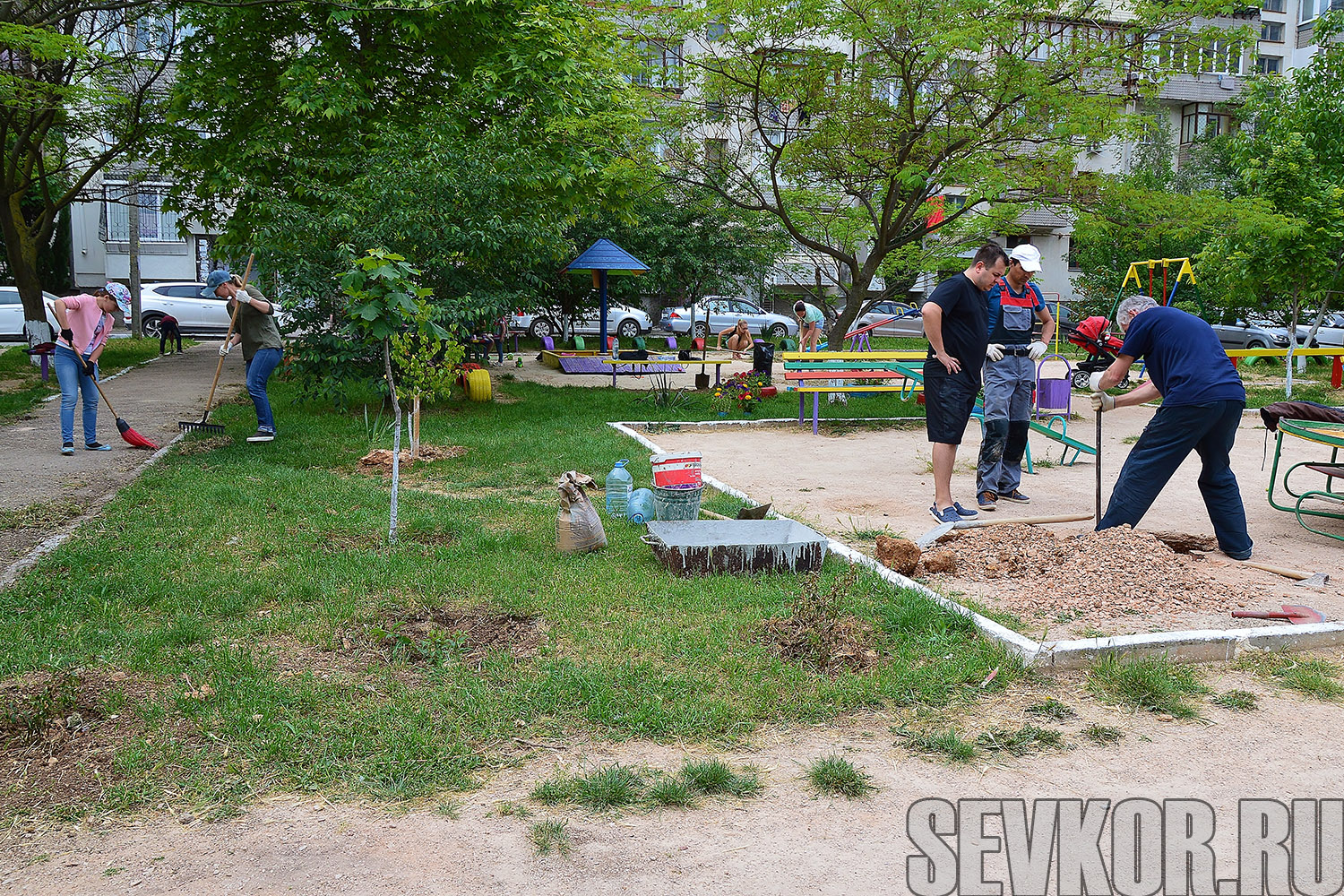 Севастопольцы могут благоустроить и озеленить дворы на свое усмотрение - СевКор - Новости Севастополя