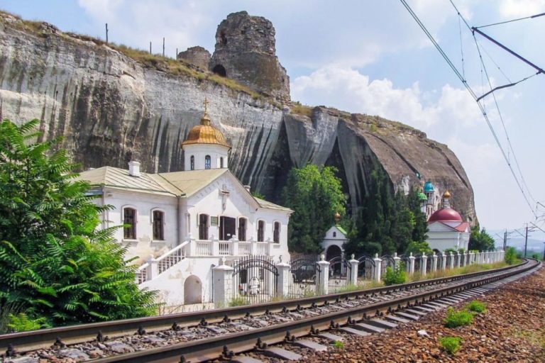 Новая железная дорога в Севастополе может пройти и не через скалу