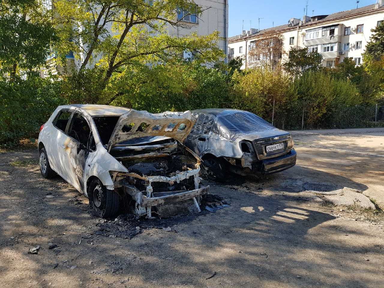 В Севастополе на Меньшикова сгорели три автомобиля - СевКор - Новости  Севастополя