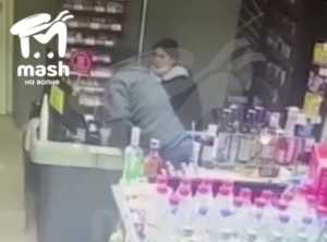 В Севастополе мужчина напал на продавца с ножом