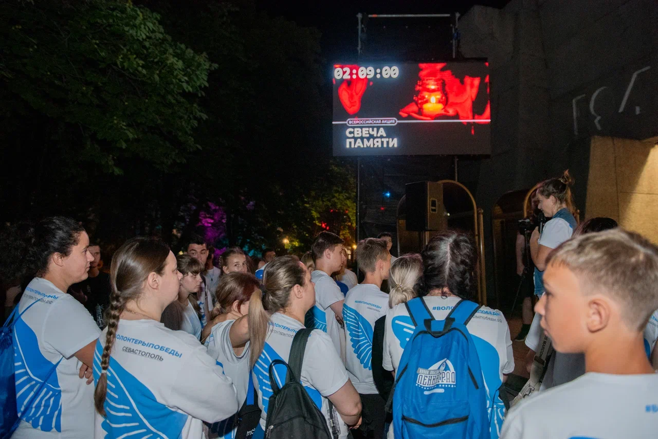 Этой ночью севастопольцы приняли участие во Всероссийских акциях «Свеча памяти» и «Огненные картины войны»